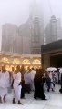بالفيديو.. هطول أمطار غزيرة على الحرم المكي