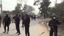 İSLAMABAD - Pakistan'da düzenlenen intihar saldırısında bir polis hayatını kaybetti