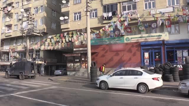 Diyarbakır merkezli 9 ilde terör örgütü PKK'ya yönelik operasyonda 14 kişi yakalandı