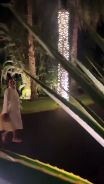 Pierre Niney profite de ses vacances en famille à l'Île Maurice.