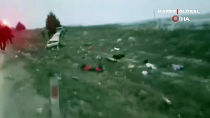 Eskişehir'de cipin çarptığı otomobil ortadan ikiye ayrıldı