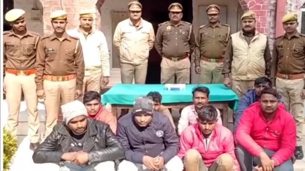 देवरिया: पुलिस को मिली बड़ी कामयाबी 26 गोवंश के साथ 8 गौ तस्करों को किया गिरफ्तार