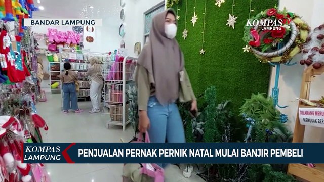 Penjualan Pernak-Pernik Natal Mulai Banjir Pembeli