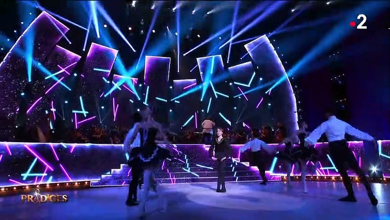 "Prodiges" : Faustine Bollaert émue aux larmes en pleine émission