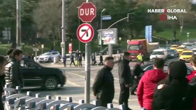 Cumhurbaşkanı Erdoğan, Cuma namazını Dolmabahçe Camii'nde kıldı