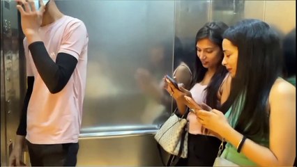 बाबू तुम्हारी मम्मी मेरे पापा को बाबू बोल रही है!  prank in lift! love you bhagwan