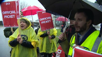 Labour's John McDonnell urges govt to intervene in strikes