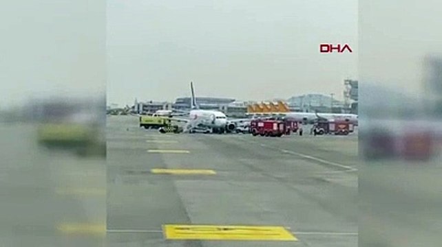 Sabiha Gökçen'e inen yolcu uçağının lastiği patladı; yolcu ve uçuş ekibi tahliye edildi