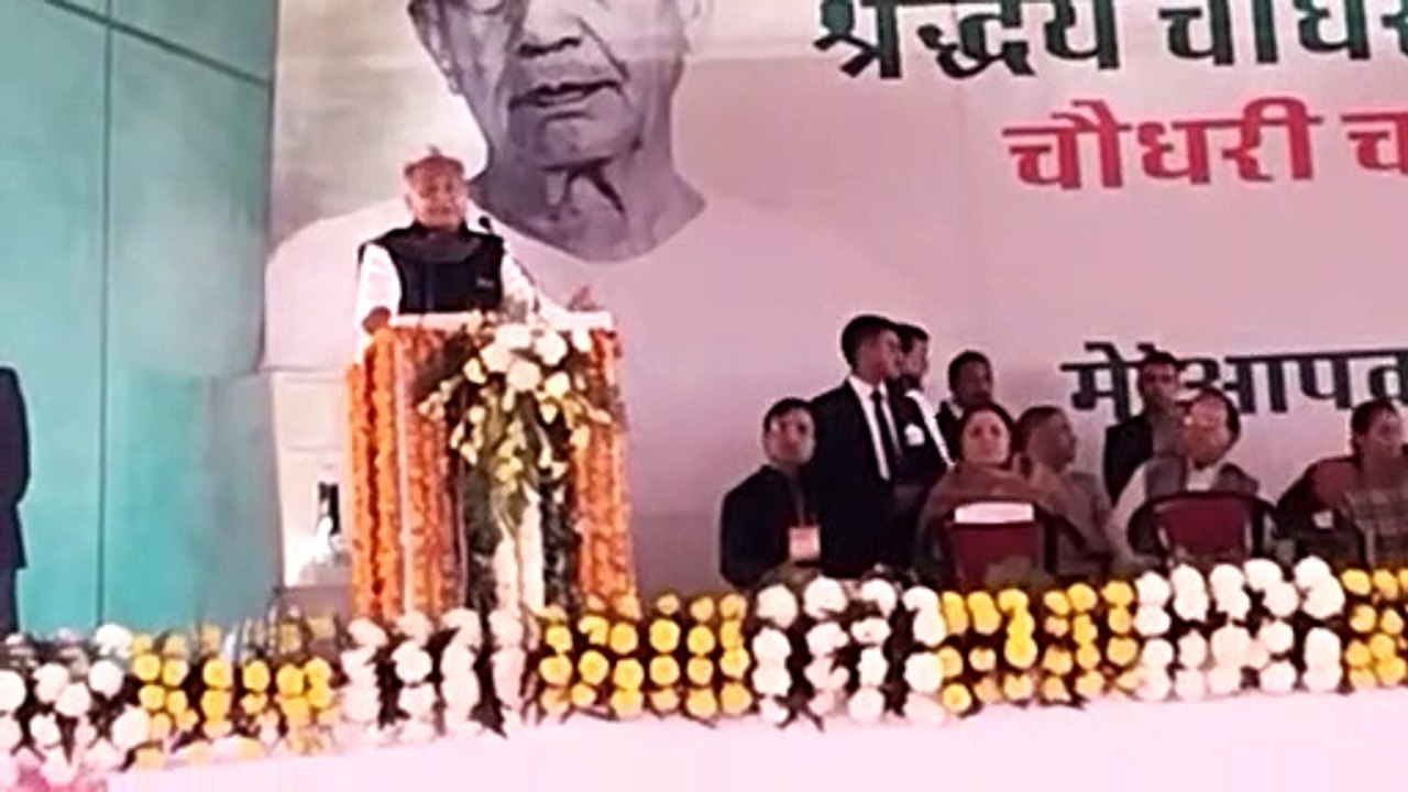 गहलोत बोले- नफरत मिटाएं, सचिन ने कहा मिलकर चलें