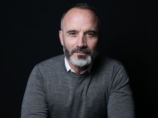 "Plein de pères venaient à la maison pour voir ta maman" : Éric Di Meco craque complètement sur le gardien Emiliano Martinez