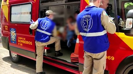 Menino de um ano e nove meses prende o dedo em cilindro