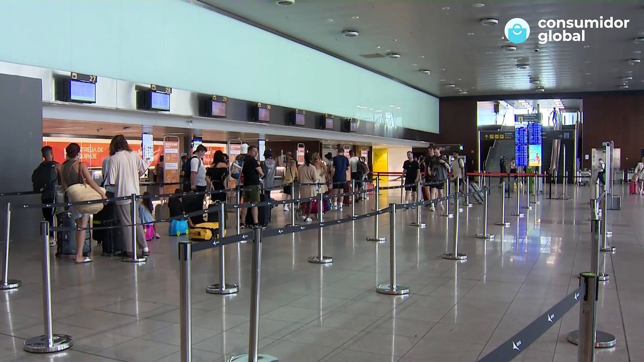 Volar con EasyJet maletas que aterrizan destrozadas y sin personal a