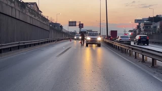 Otomobille çarpışan polis motosikletindeki 2 polis yaralandı