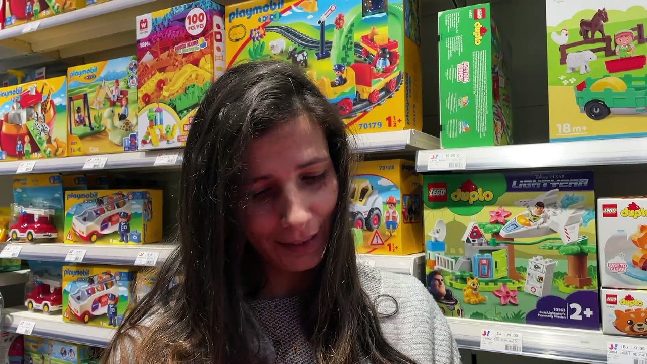 Course aux jouets, deux jours avant Noël les derniers cadeaux sont achetés