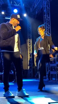 Paolla Oliveira e Diogo Nogueira comemoraram Dia dos Namorados em cima do palco; cantor se apresentou em Minas Gerais no dia 12 de junho