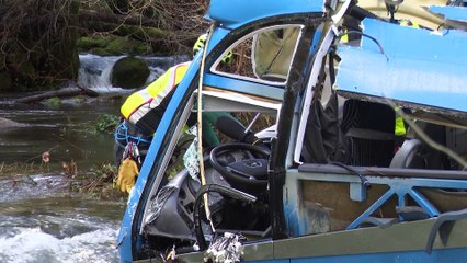 Rescatan el cadáver de la séptima víctima mortal del accidente de autobús