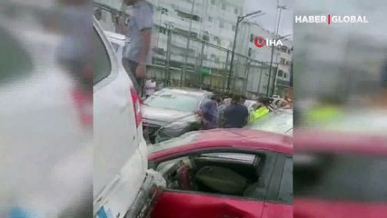 Mekke'de sel: Çok sayıda yol trafiğe kapatıldı