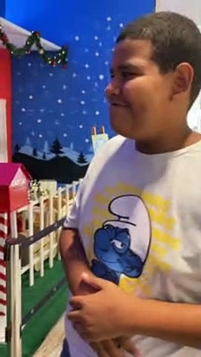 Deaf Student Meets a Santa Who Knows Sign Language