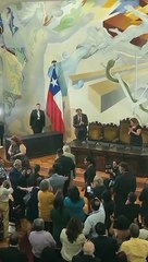 Ovación para Mujica en el salón de honor de la Universidad de Chile (07/12/2022)