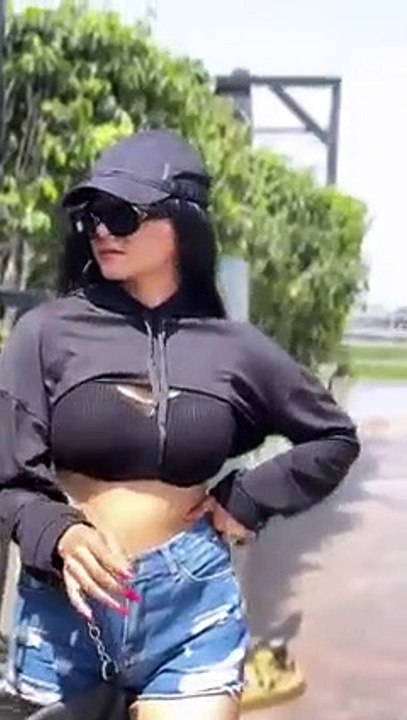 Hot Girls Dance