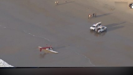 Küçük uçak, plaja böyle düştü