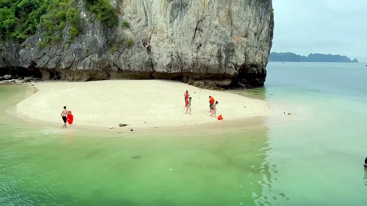 Vịnh Lan Hạ được báo ngoại mệnh danh là “kho báu châu Á”