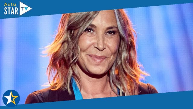 La séduction s'exerce autrement : Zazie et ses cheveux blancs critiqués, elle pousse un énorme cou