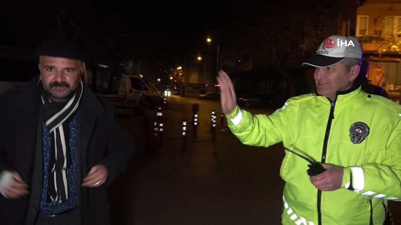 Şafak Sezer diyen de var Azer Bülbül diyen de... Alkol denetiminde ilginç görüntüler kamerada