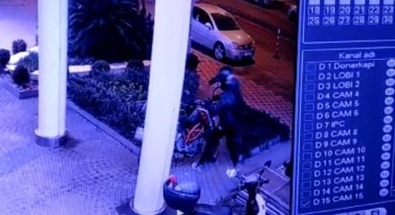 KADIKÖY'DE 5 SANİYEDE MOTOSİKLET HIRSIZLIĞI KAMERADA