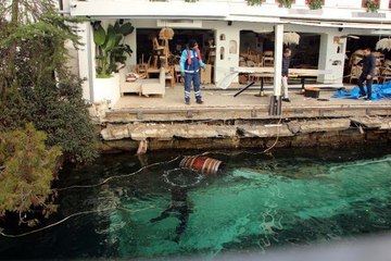 BEBEK'TE ÇÖKEN İSKELEDEN DENİZE DÜŞENLERİN EŞYALARINI DALGIÇ ÇIKARDI