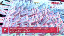 200 milyon liralık büyük ikramiye için Kadıköy’de gezici bayilere yoğun ilgi