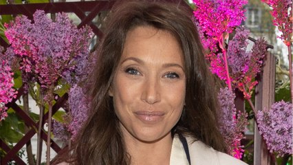 GALA VIDEO – Laura Smet : elle partage une photo inédite de Johnny Hallyday pour Noël