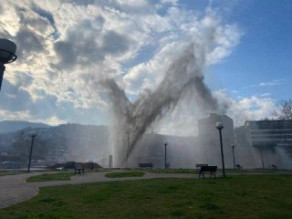 ZONGULDAK - İçme suyu iletim hattına verilen zarar nedeniyle iş yerlerini su bastı