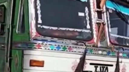 शिवपुरी: हाईवे पर चलते ट्रक का फटा टायर, अनियंत्रित होकर रेलिंग को तोड़ा,बड़ा हादसा टला