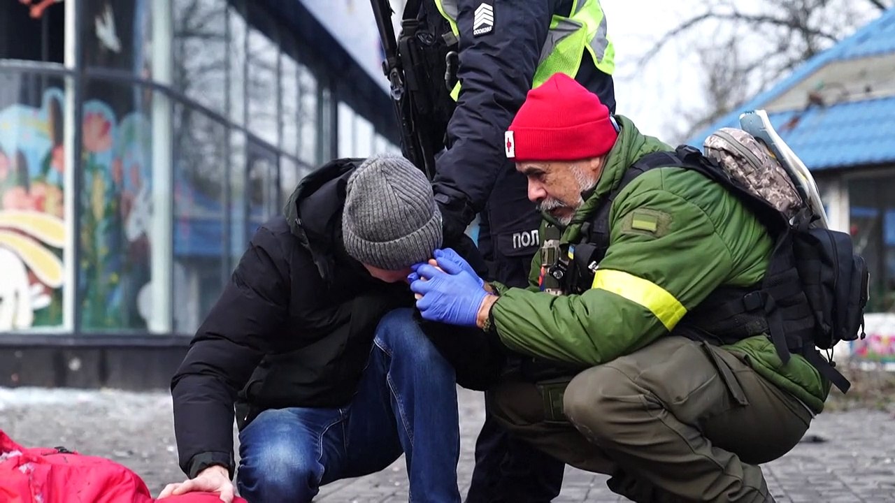 عدد من القتلى والجرحى إثر قصف روسي على وسط خيرسون (الرئاسة الأوكرانية)