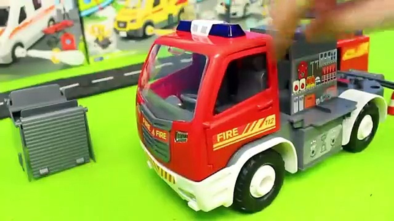 Bir_itfaiye_aracı_birbirine_vidalanır(360p)