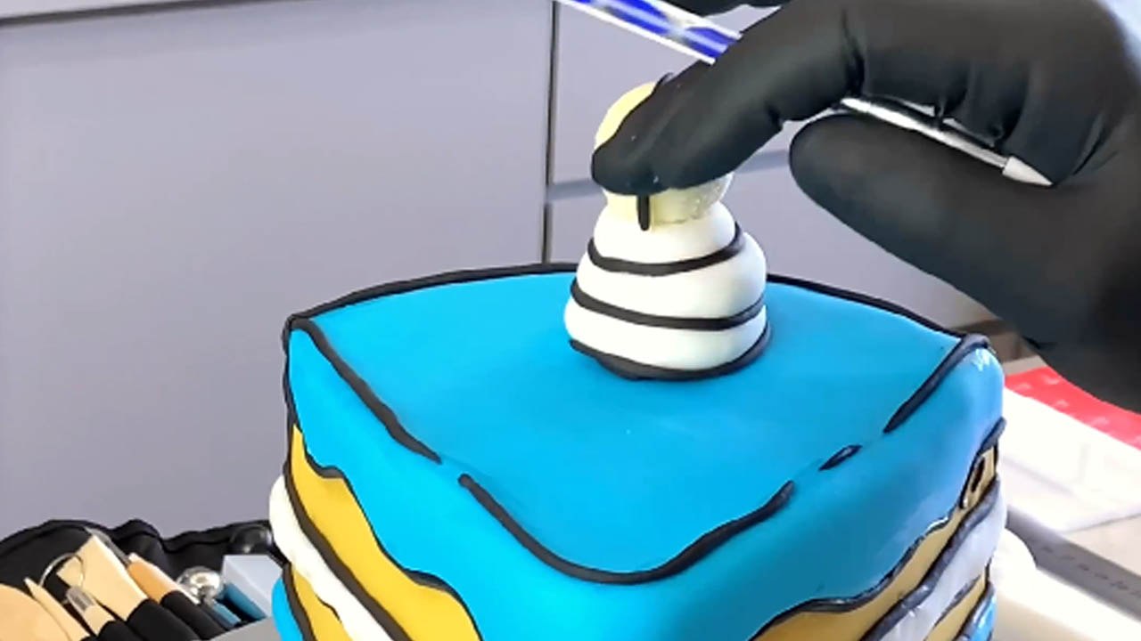 Gifted artist's attempt at the Cartoon Cake Challenge is 'batter' than