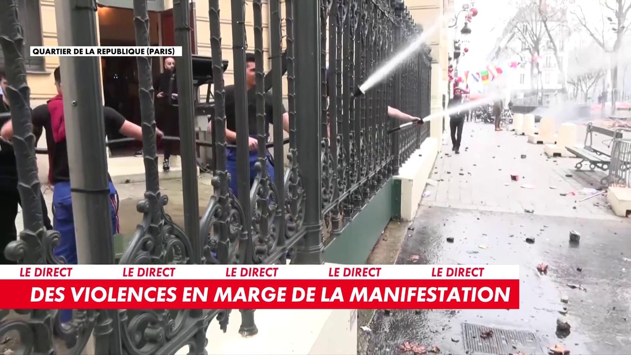 Des employés du cirque d'hiver tentent d'éteindre les voitures brûlées