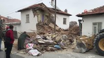 Konya'da ev sahibinin 10 gün önce boşalttığı hasarlı ev çöktü