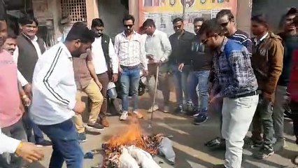 VIDEO:  युवा मोर्चा ने जलाया सीएम का पुतला