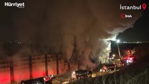 Tuzla'da bir geri dönüşüm tesisinde yangın çıktı.