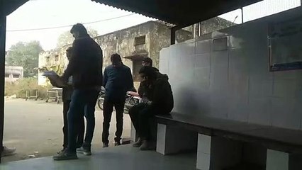 फोन नहीं उठा रहा था छात्र अनिकेत, फिर हॉस्टल वार्डन ने दी ऐसी सूचना की भाई के उड़ गए होश...