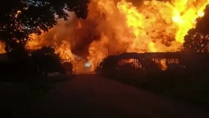 남아공서 가스 트럭 대형폭발 사고로 8명 사망 / YTN