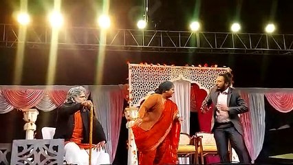 स्त्री को जमीन मानने की मानसिकता पर व्यंग्य करते हुए जयरंगम का समापन