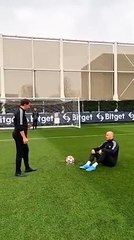 Che magia Del Piero! Virale il video del gol da seduto: 15 milioni di visualizzazioni