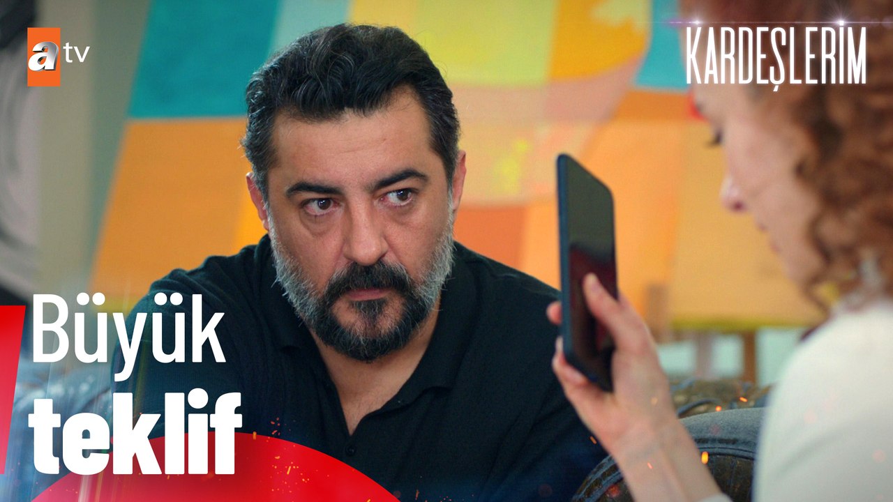 Leyla, telefonu Akif'e veriyor - Kardeşlerim 73. Bölüm