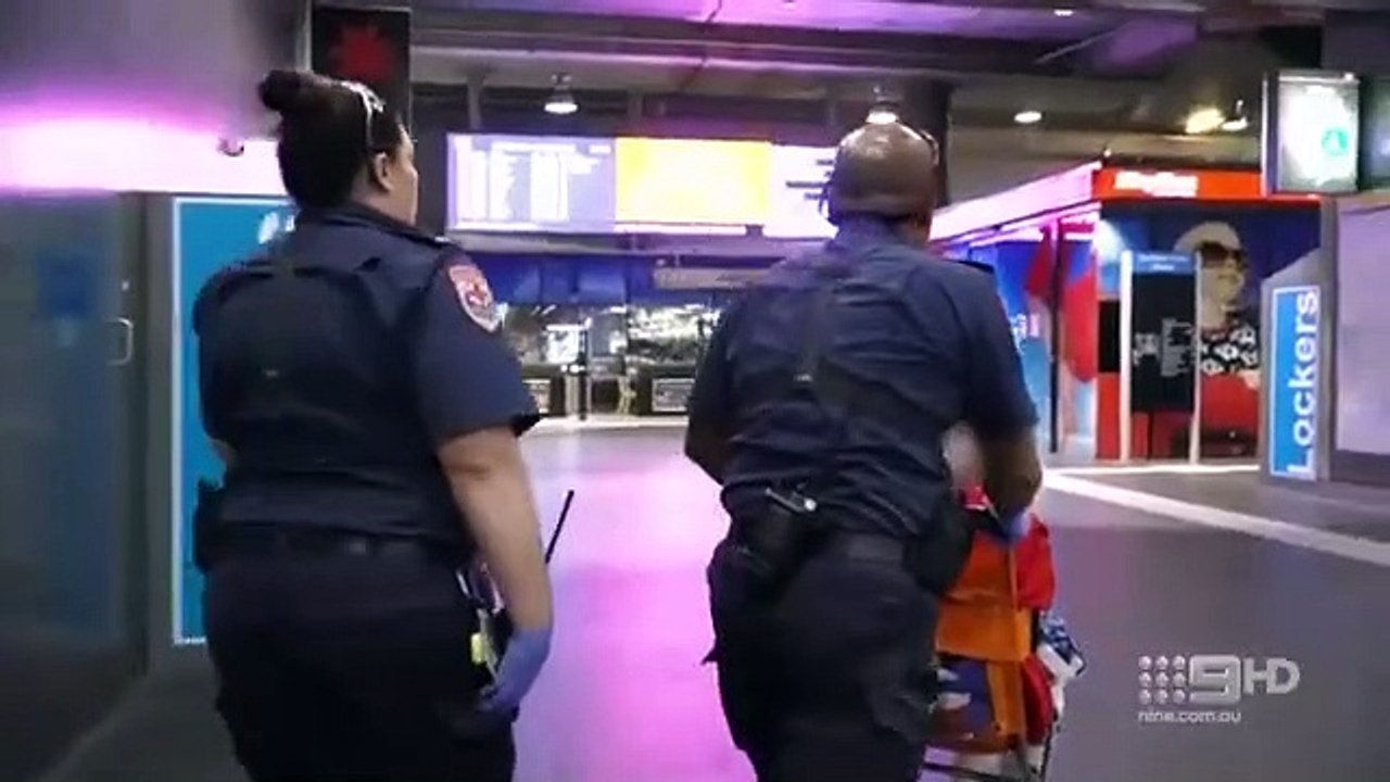 Paramedics - Se2 - Ep03 HD Watch HD Deutsch