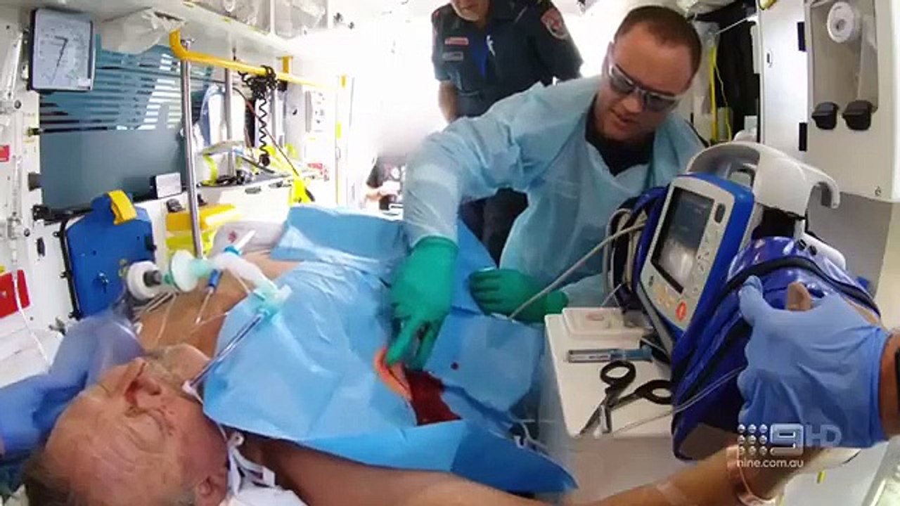 Paramedics - Se2 - Ep02 HD Watch HD Deutsch