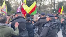 İngiltere'de terör örgütü destekçileriyle polis arasında arbede yaşandı