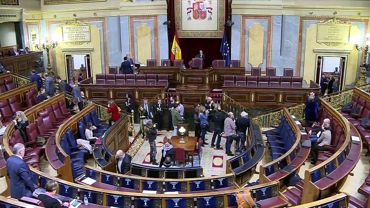 Felipe VI pide reforzar las instituciones y reivindica la Constitución en su discurso